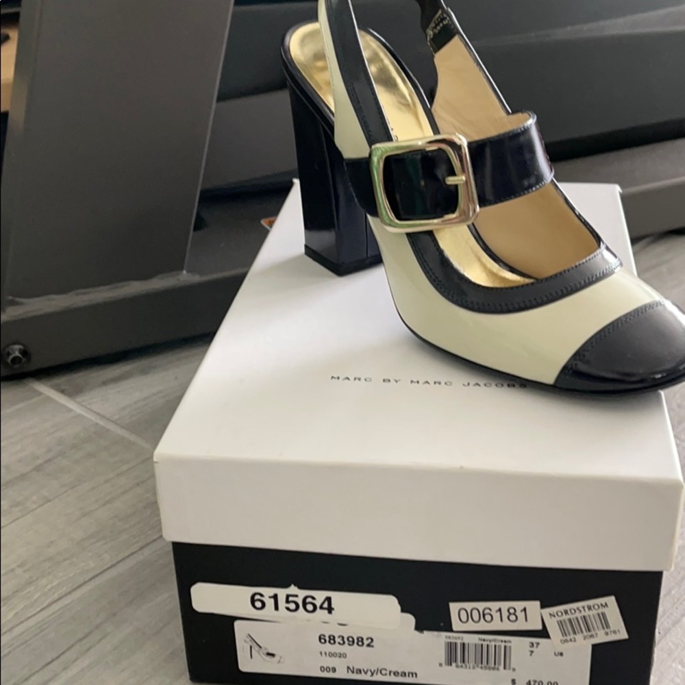 Shoe